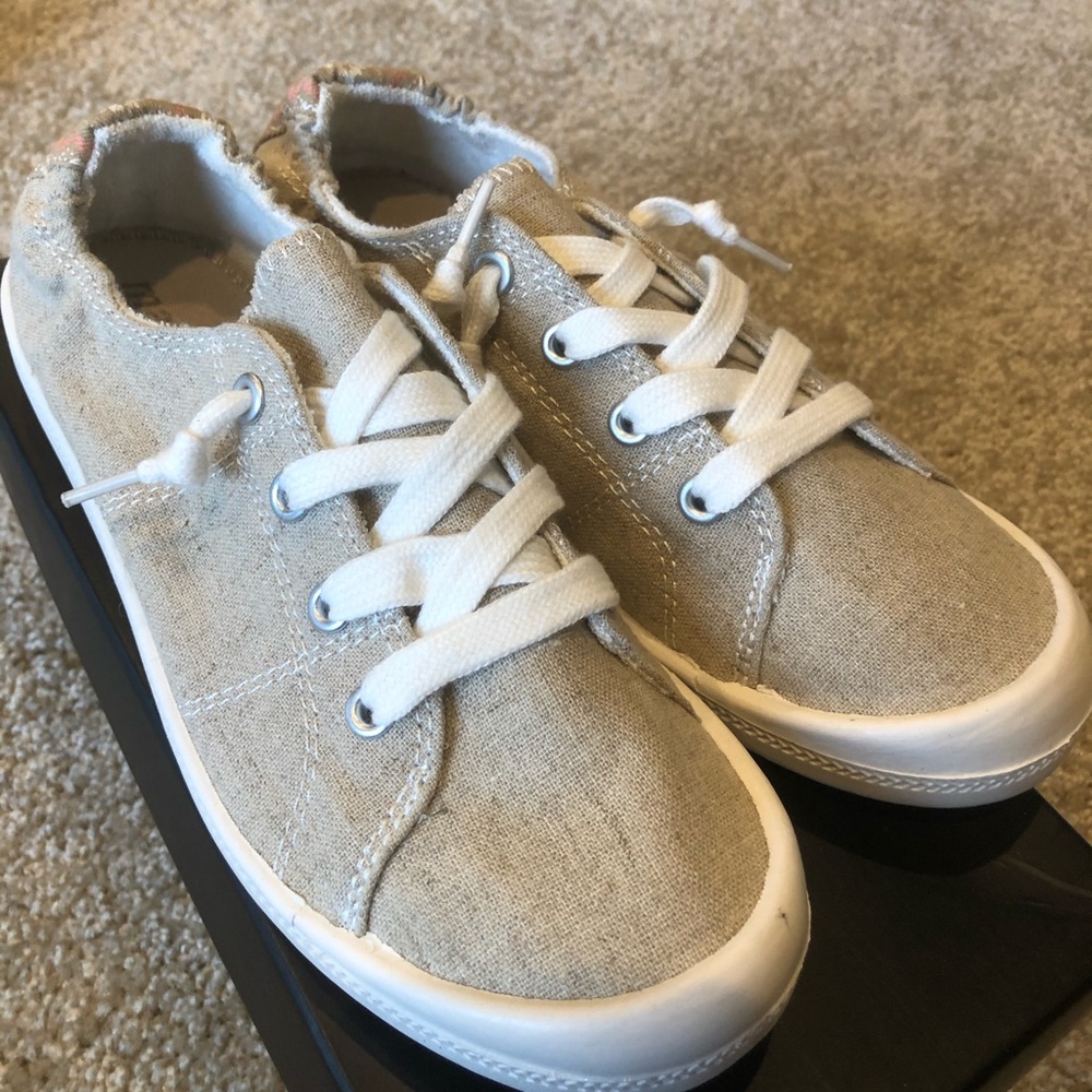 Woman Madden Shoes size 6.5